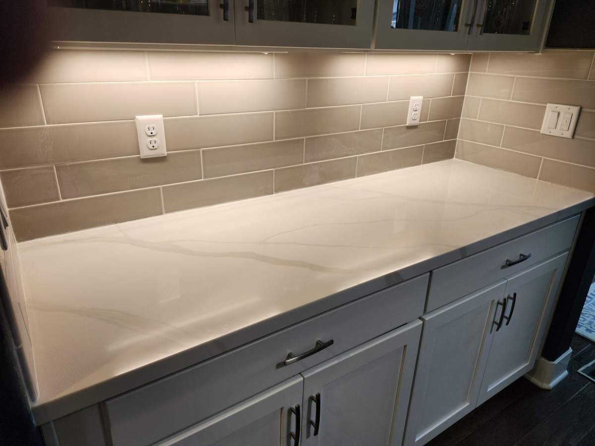 Butler's pantry bar with white quartz countertop after remodel in Erie, CO